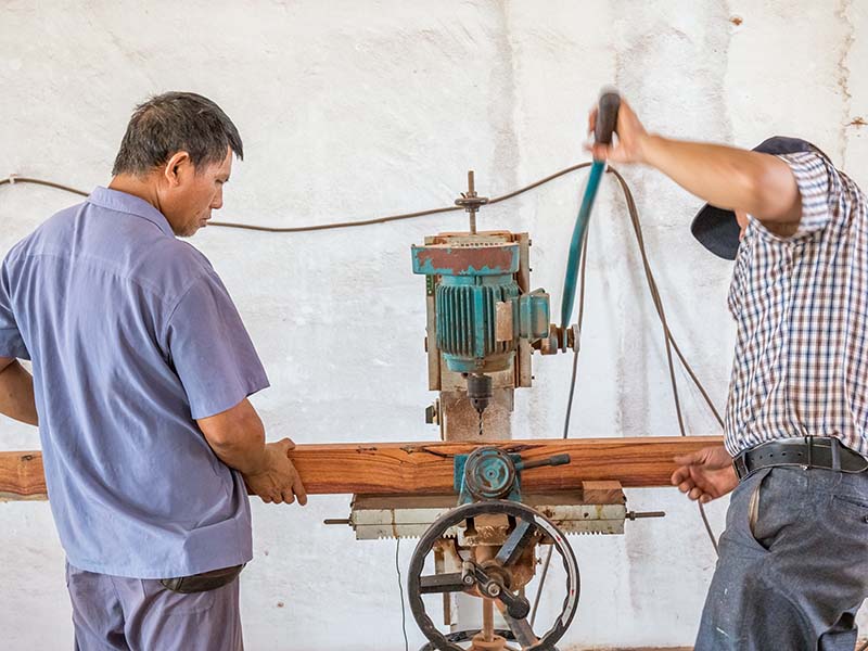 怀安楼梯地板柜门的油漆修复-11